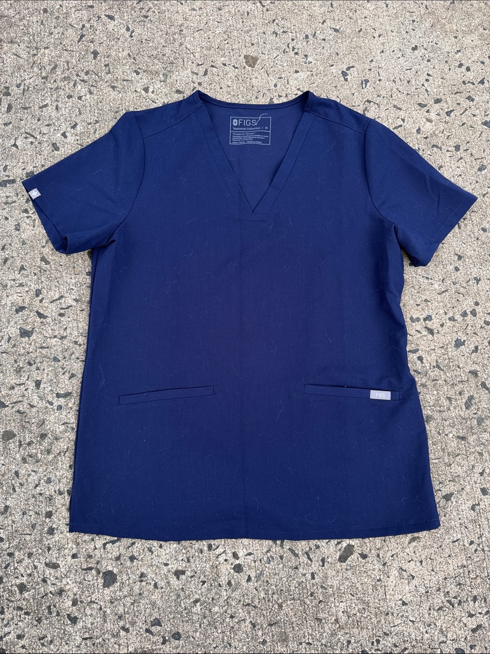 FIGS women V-Neck scrub Tee in Navy Blue M